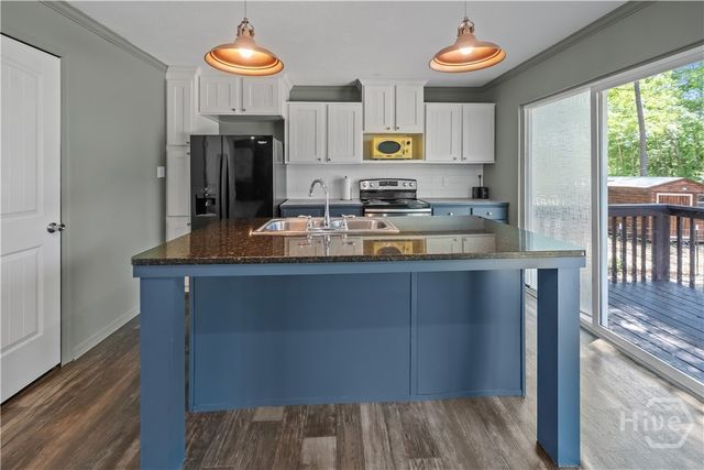 227 River Oak Dr, Bloomingdale, GA 31302