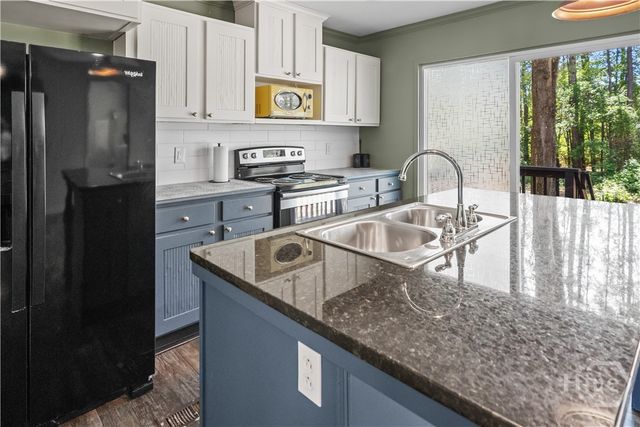 227 River Oak Dr, Bloomingdale, GA 31302