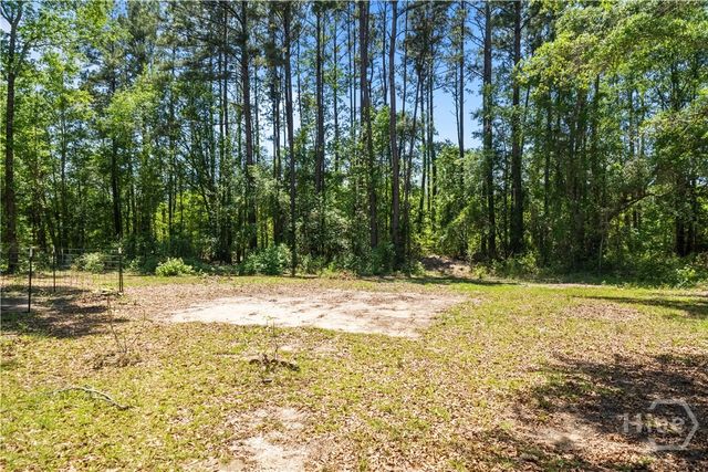 227 River Oak Dr, Bloomingdale, GA 31302