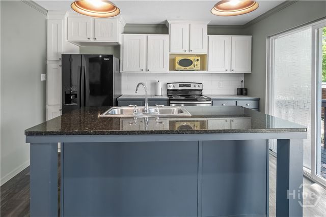 227 River Oak Dr, Bloomingdale, GA 31302