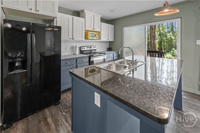 227 River Oak Dr, Bloomingdale, GA 31302