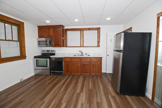 112 E FRANKLIN ST, Jefferson City, MO 65101