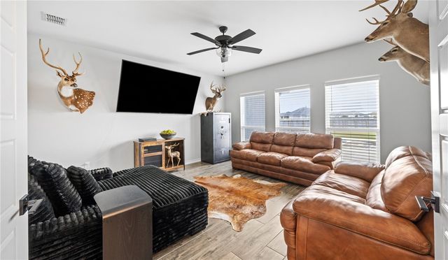 1350 Will Scarlet Ct, Corpus Christi, TX 78415