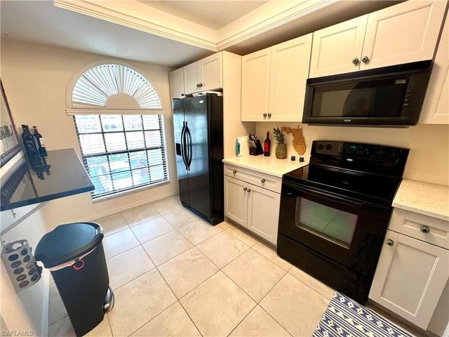 705 Augusta BLVD 9, Naples, FL 34113
