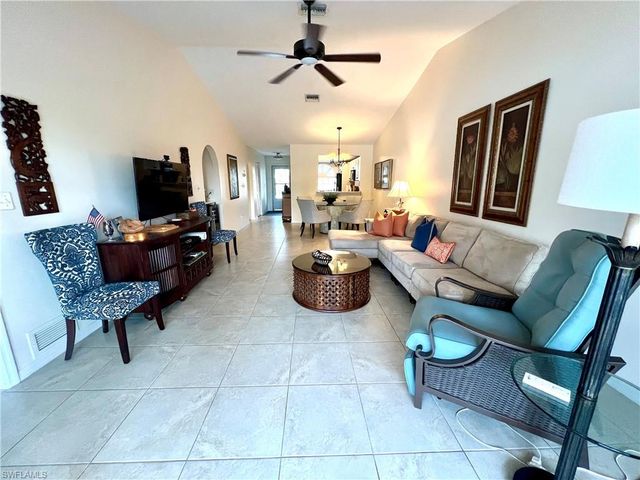 705 Augusta BLVD 9, Naples, FL 34113