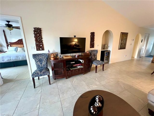 705 Augusta BLVD 9, Naples, FL 34113