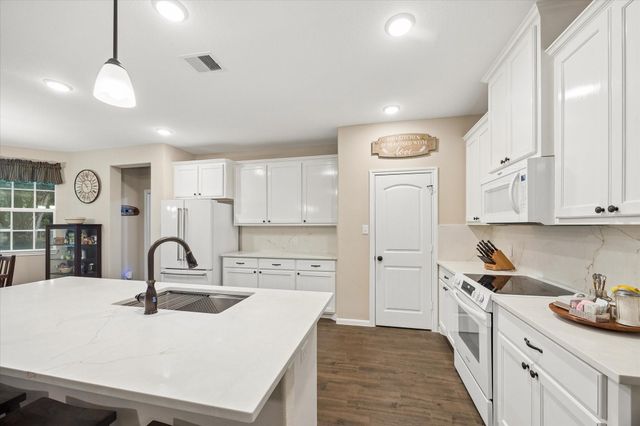 1712 County Road 103, Columbus, TX 78934