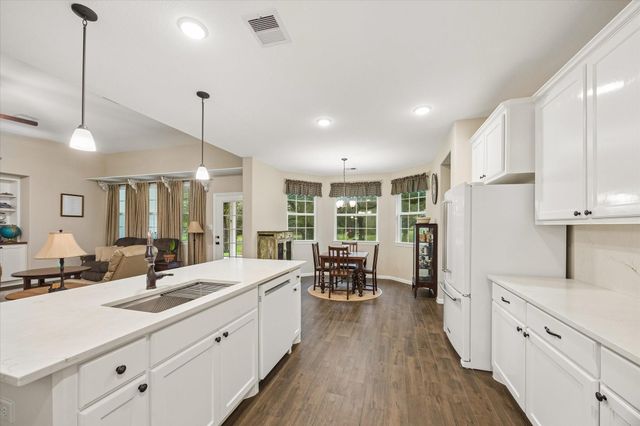 1712 County Road 103, Columbus, TX 78934