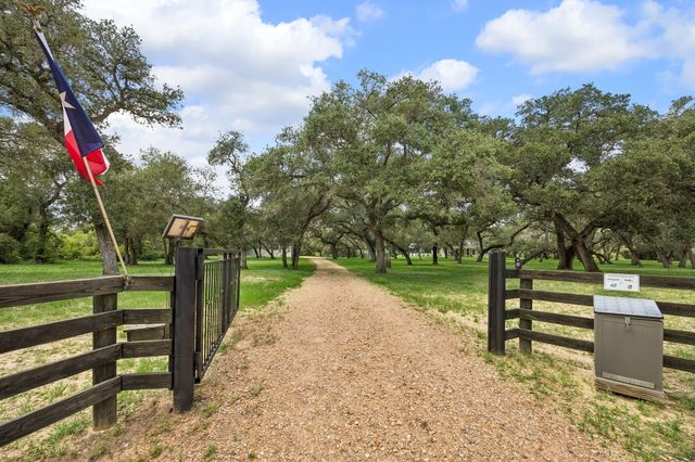 1712 County Road 103, Columbus, TX 78934