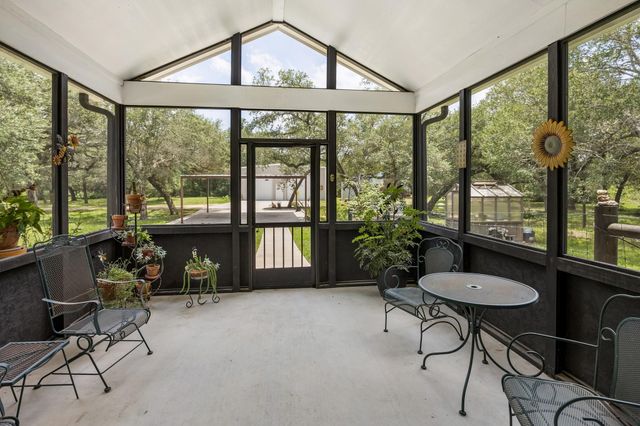 1712 County Road 103, Columbus, TX 78934