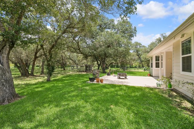1712 County Road 103, Columbus, TX 78934