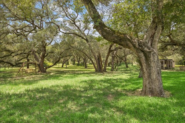 1712 County Road 103, Columbus, TX 78934