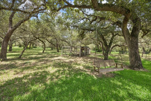 1712 County Road 103, Columbus, TX 78934