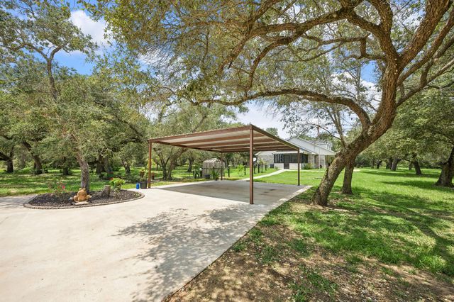 1712 County Road 103, Columbus, TX 78934
