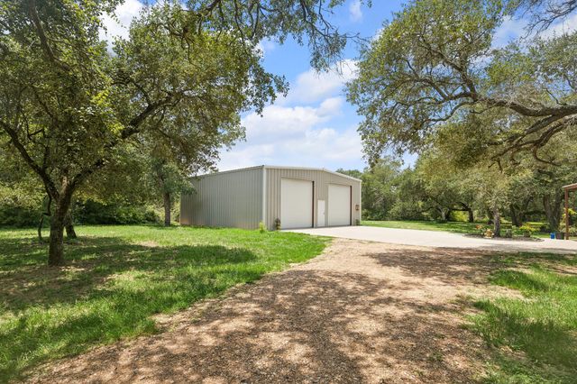 1712 County Road 103, Columbus, TX 78934