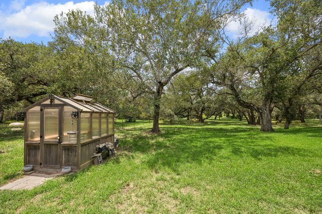 1712 County Road 103, Columbus, TX 78934