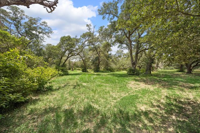 1712 County Road 103, Columbus, TX 78934