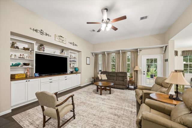 1712 County Road 103, Columbus, TX 78934