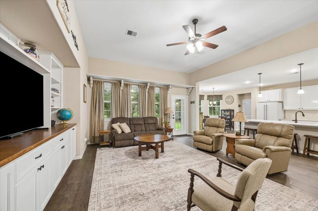 1712 County Road 103, Columbus, TX 78934