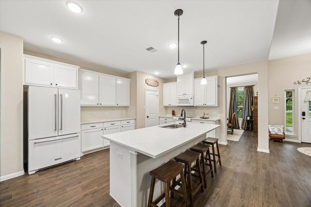 1712 County Road 103, Columbus, TX 78934