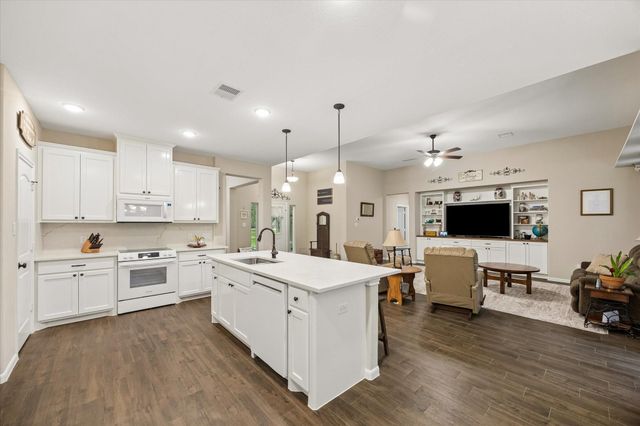 1712 County Road 103, Columbus, TX 78934