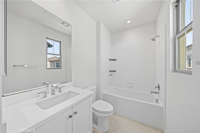 112 Newburry, Irvine, CA 92618