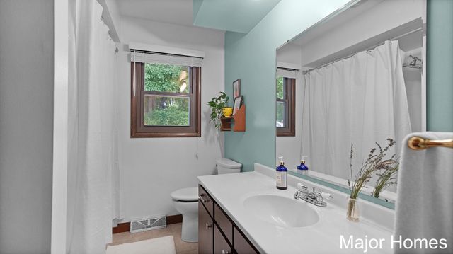 5738 Blaine Avenue SE, Kentwood, MI 49508