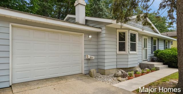 5738 Blaine Avenue SE, Kentwood, MI 49508
