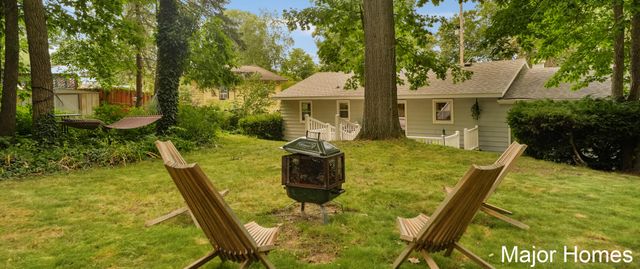 5738 Blaine Avenue SE, Kentwood, MI 49508