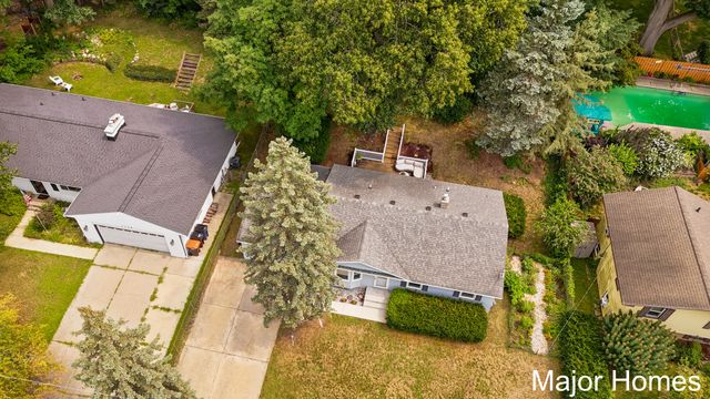 5738 Blaine Avenue SE, Kentwood, MI 49508