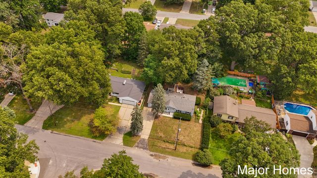 5738 Blaine Avenue SE, Kentwood, MI 49508