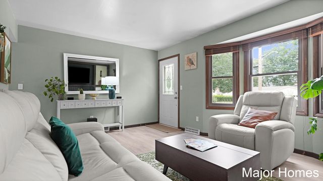 5738 Blaine Avenue SE, Kentwood, MI 49508