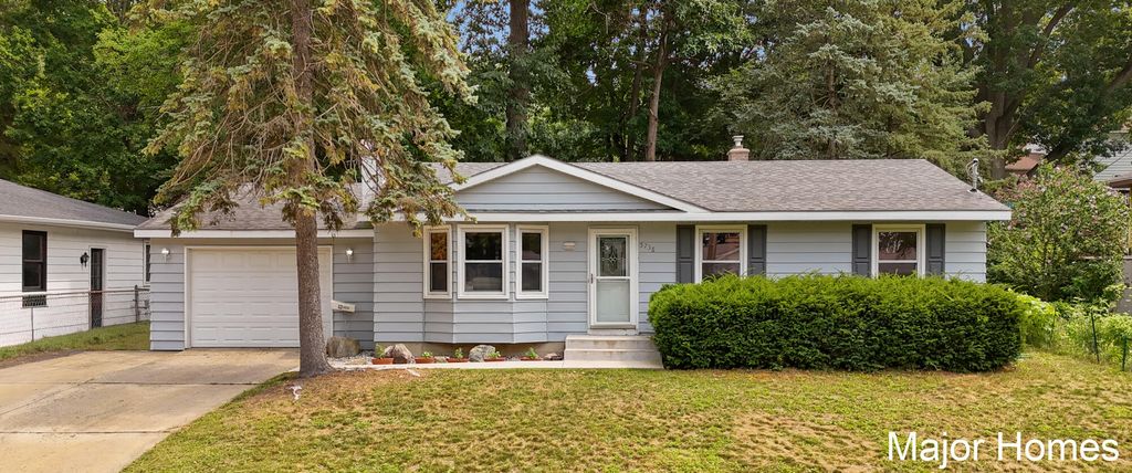 5738 Blaine Avenue SE, Kentwood, MI 49508