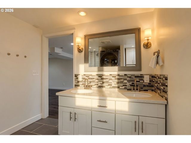 9165 Sw 70TH Ave, Portland, OR 97223