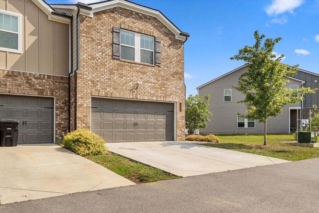 1018 McKee Ct, Columbia, TN 38401