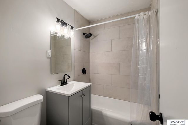 7524 N 34th Street, Omaha, NE 68112