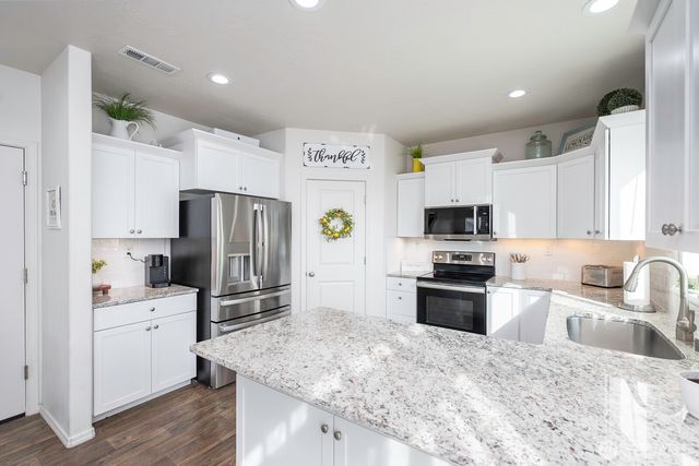 739 N Doumit Drive, Moses Lake, WA 98837