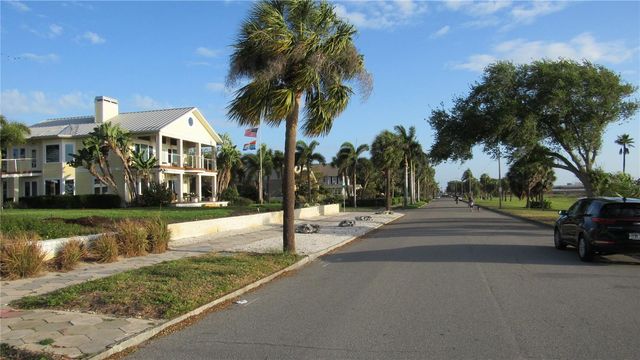 1817 BEACH DRIVE SE, St Petersburg, FL 33705