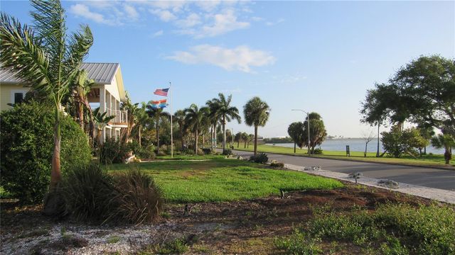1817 BEACH DRIVE SE, St Petersburg, FL 33705
