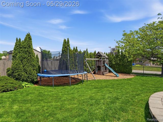 15581 Spiceway, Fraser, MI 48026