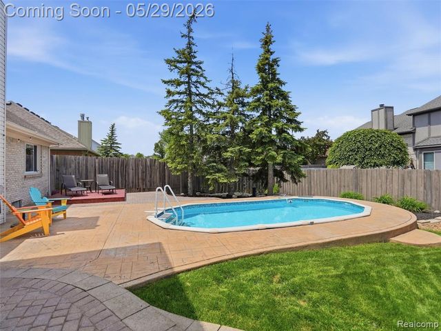 15581 Spiceway, Fraser, MI 48026