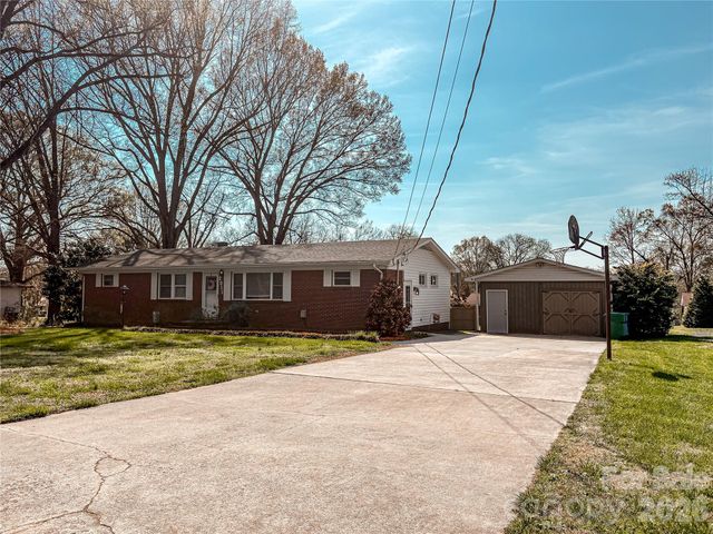 2011 Mountain Creek Road, Albemarle, NC 28001