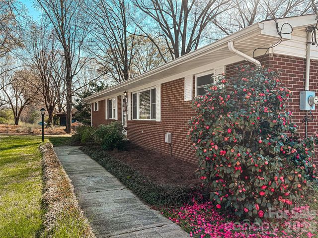 2011 Mountain Creek Road, Albemarle, NC 28001