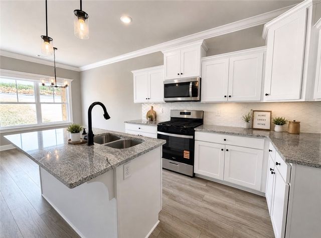 356 LaVona Lane, Huntsville, AR 72740