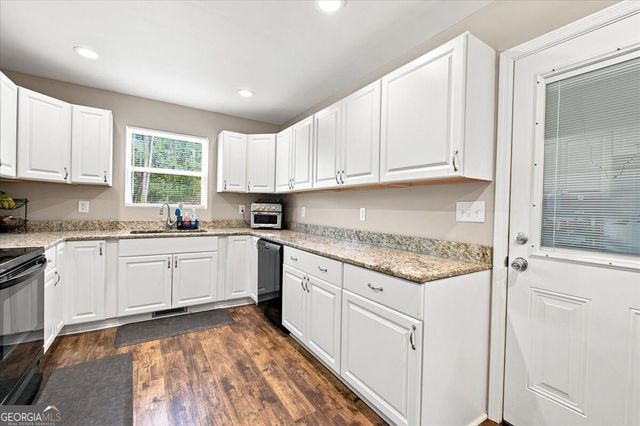 8 Fernwood Way NE, Rome, GA 30161