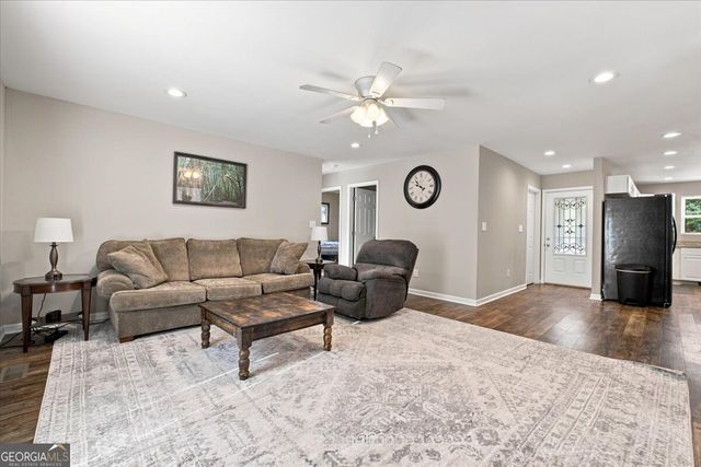 8 Fernwood Way NE, Rome, GA 30161