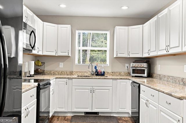 8 Fernwood Way NE, Rome, GA 30161
