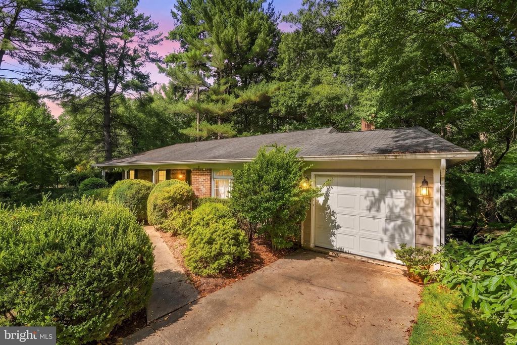 11504 PARKEDGE DR, North Bethesda, MD 20852