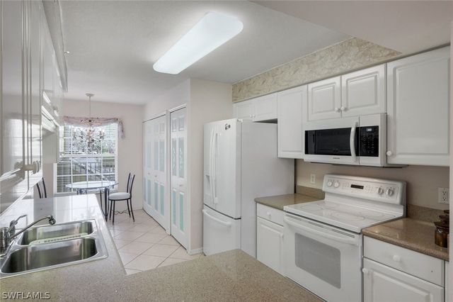 15495 Cedarwood LN 204, Naples, FL 34110