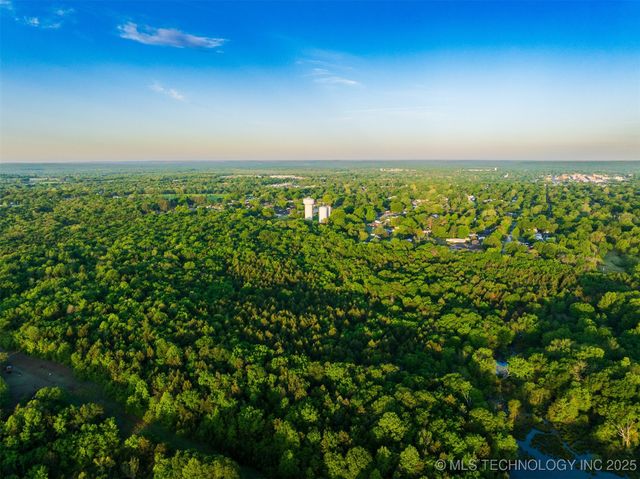 35 E 9th Street, Okmulgee, OK 74447